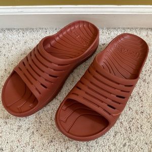 NWT HOKA MEN’S ORA RECOVERY SLIDE - SIZE 13